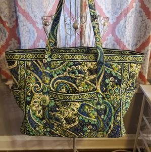 Vera Bradley tote bag with zipper